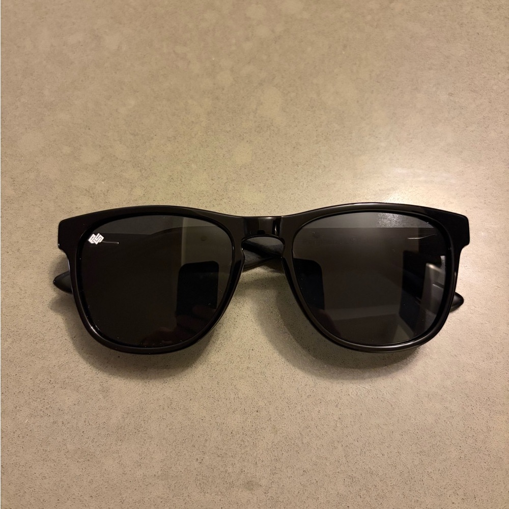 Peripheral Life & Style Black Sunglasses